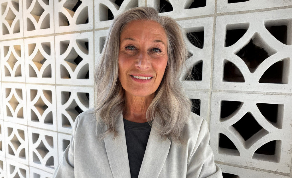 Van kleur naar natuurlijk grijs haar